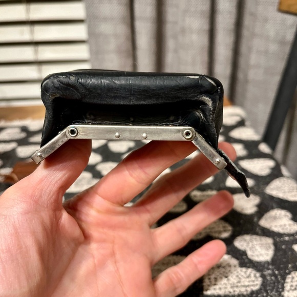 Vintage Black Leather Collapsible Coin Purse. - Picture 5 of 6